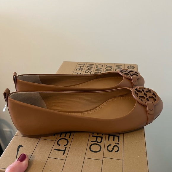 NEW Tory Burch tan flats NWOT - Picture 3 of 5